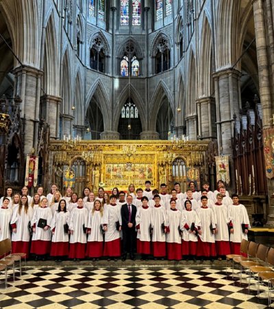 Chamber Choir in front of the altar with Richard Cairns at Evensong in Westminster Abbey