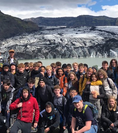 Pupils in front of a glacier on a trip to Iceland