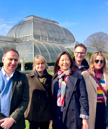 Brighton College Society enjoying a trip to the botanical gardens at Kew