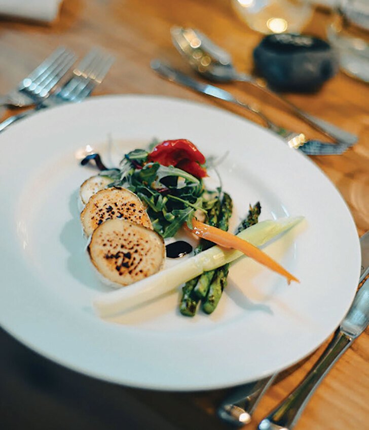  Beautifully arranged starter for a wedding reception 