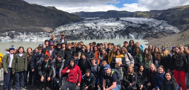  Pupils in front of a glacier on a trip to Iceland 