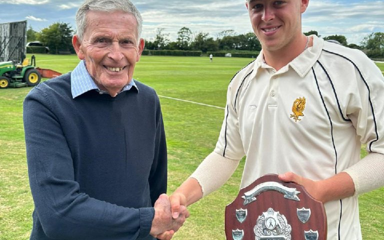  Chris Snell presenting BOWS Cricket Shield to 1stXI Captain 