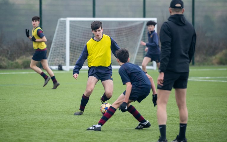  Bruno Saltor Grau coaching pupils on the field in a masterclass 