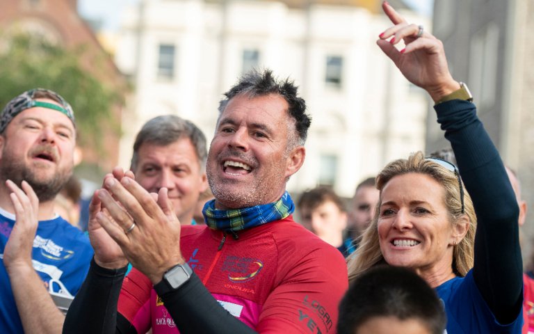  Kenny and Gabby Logan visiting Brighton College as part of the 700 mile event from Edinburgh to Paris 