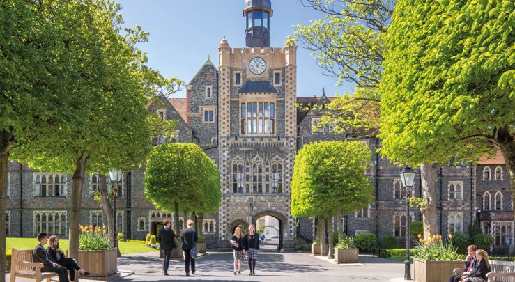  Pupils walking through the Quad up from the Cairns Tower 